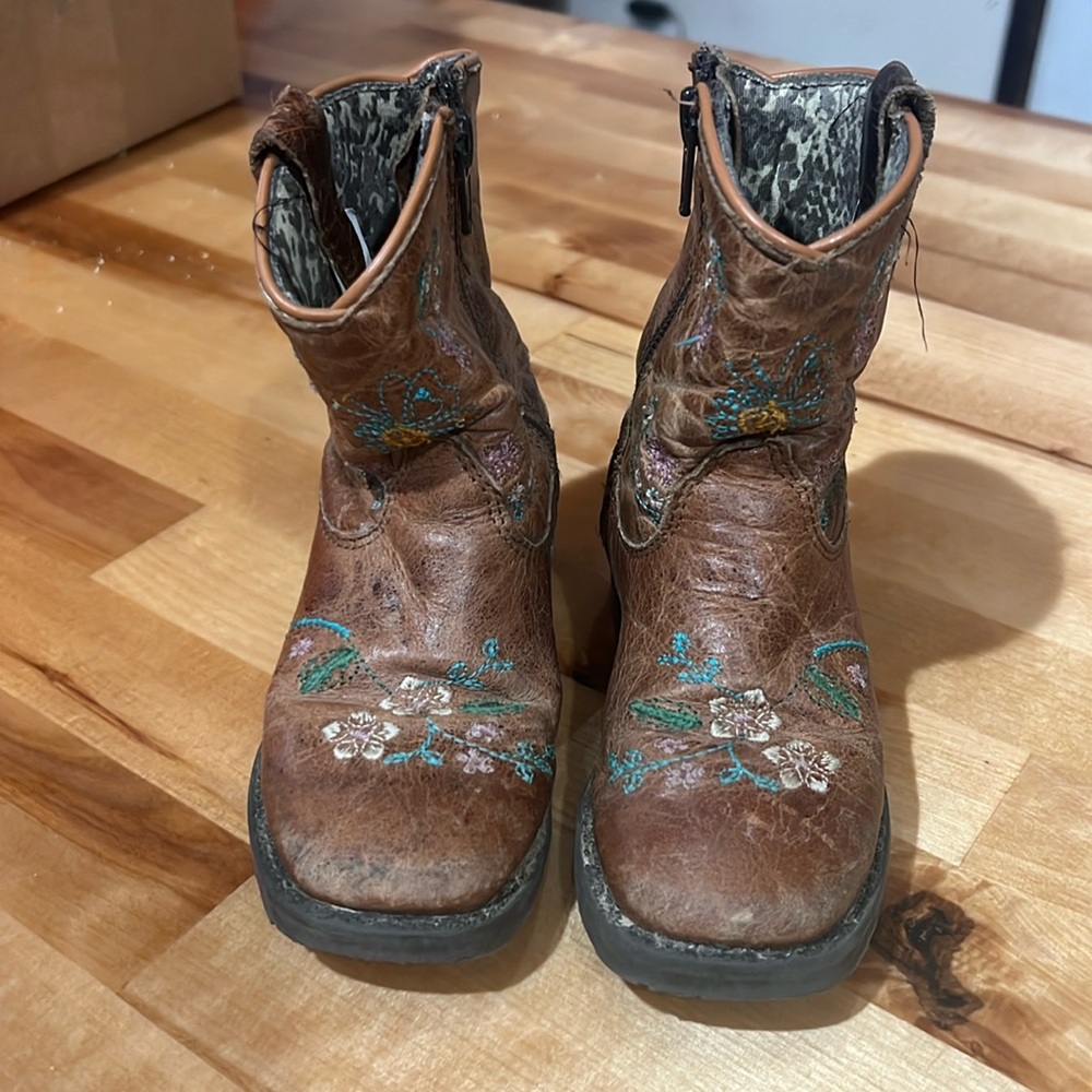 Toddler size 8 cowboy boots well kept
